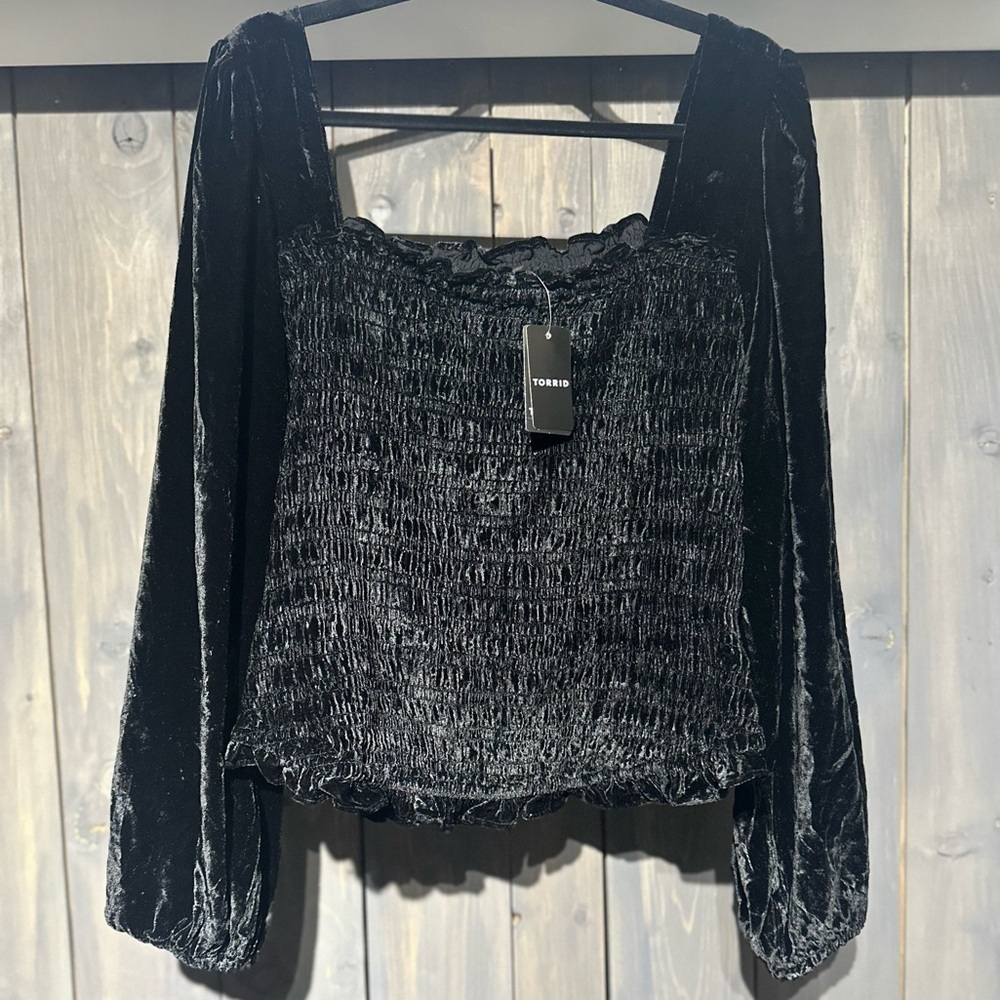 ❤️Black Velvet Smocked Blouson Sleeve Crop Top❤️
